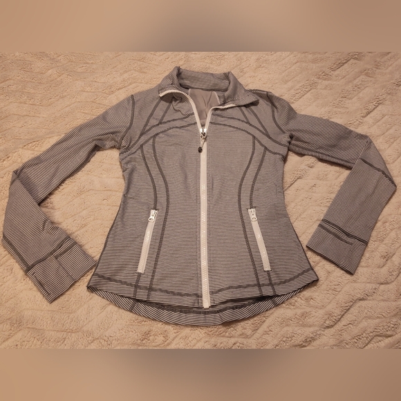 lululemon athletica Jackets & Blazers - Like-New Lululemon Athletica Define Jacket Sz 6